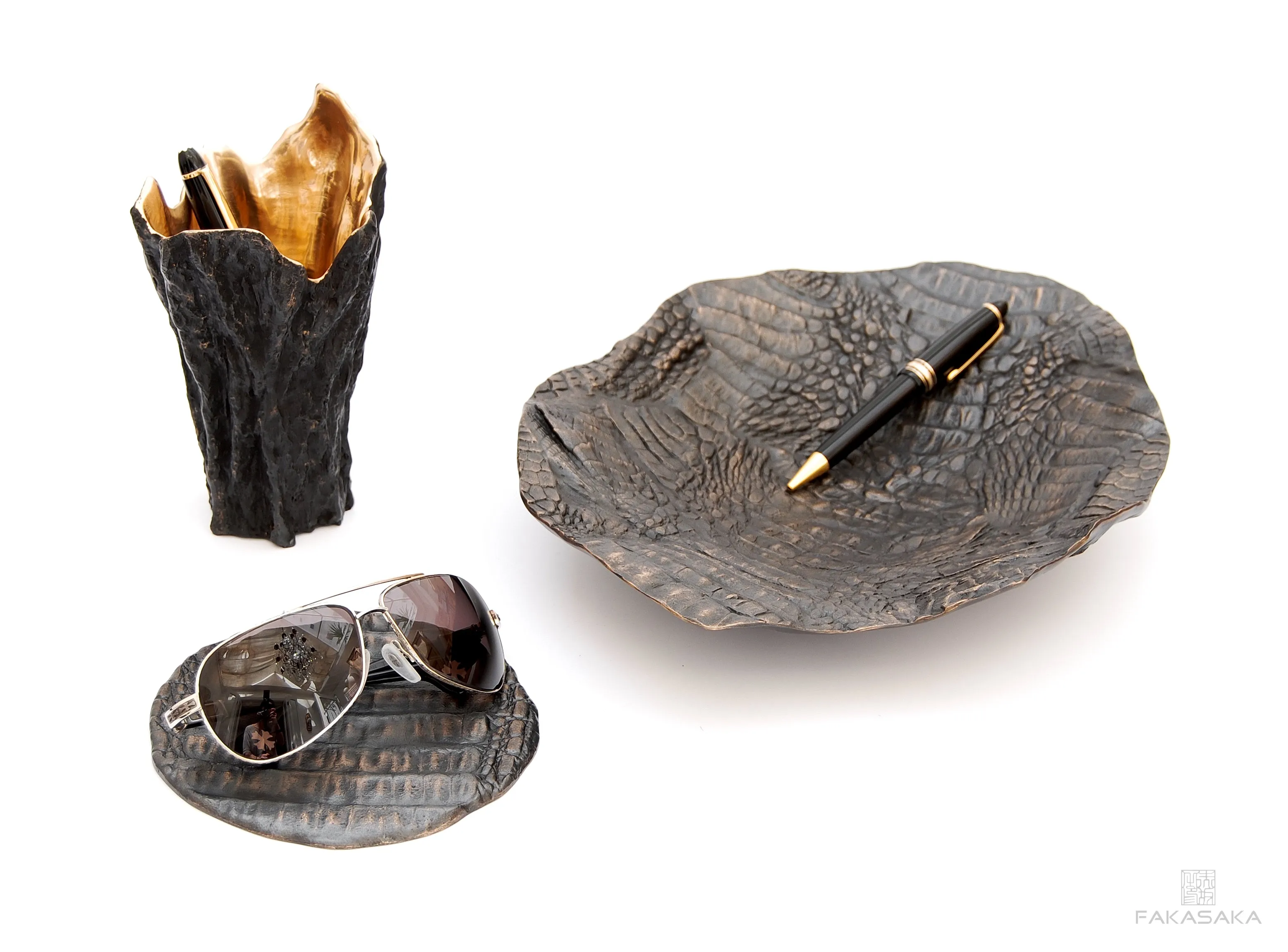 CROCODILE COASTER 1<br><br>CUP COASTER  / BOTTLE COASTER  / CANDLE TRAY / SMALL TRAY<br><br>BLACKBROWN BRONZE