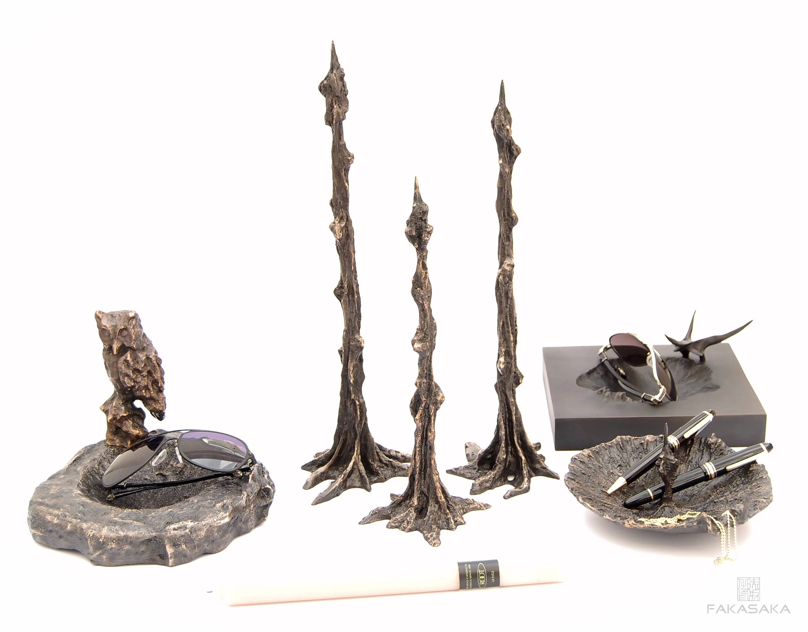 GUI<br><br>CANDLESTICK / SCULPTURE<br><br>BLACKBROWN BRONZE