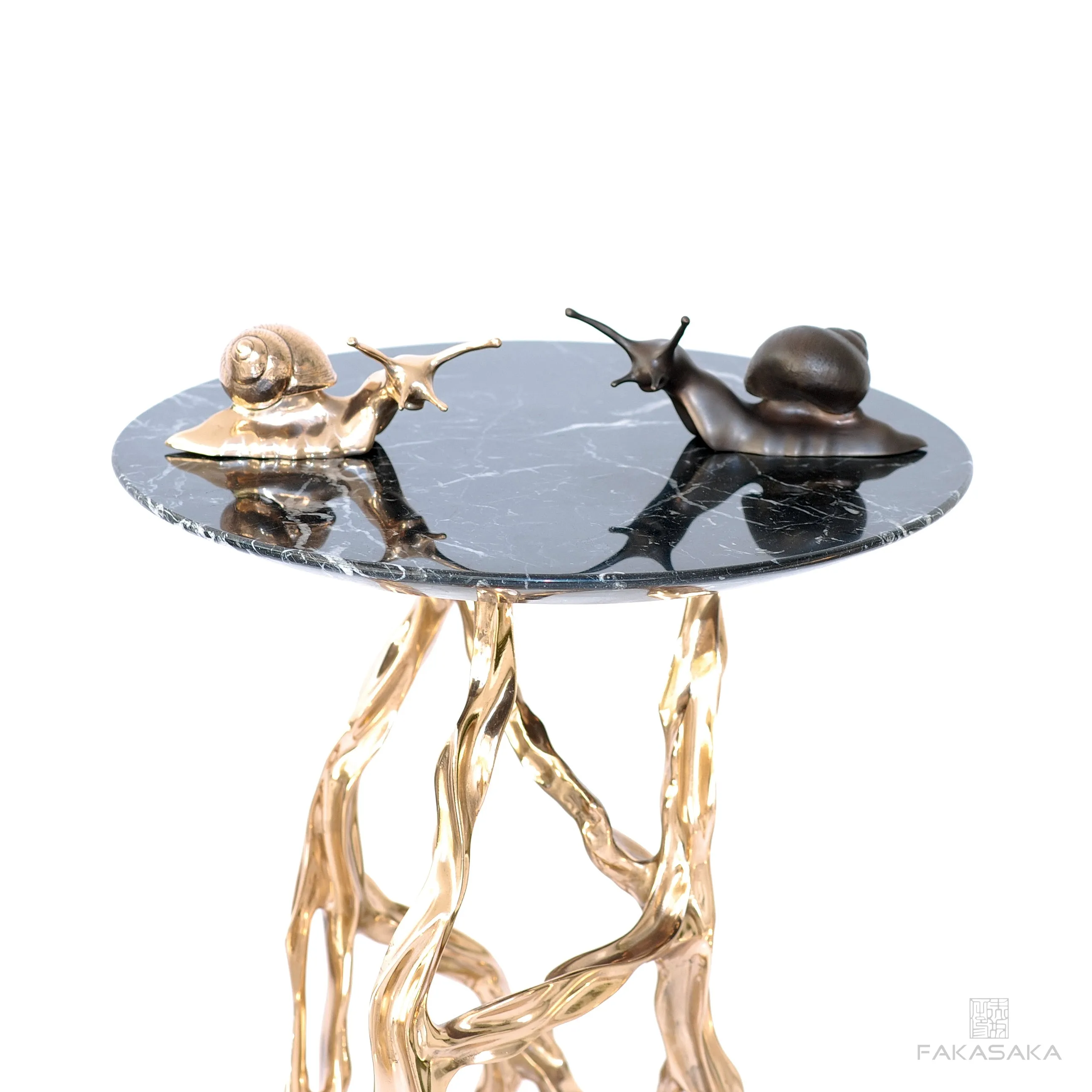 HUN CANDLE HOLDER<br><br>BLACKBROWN BRONZE