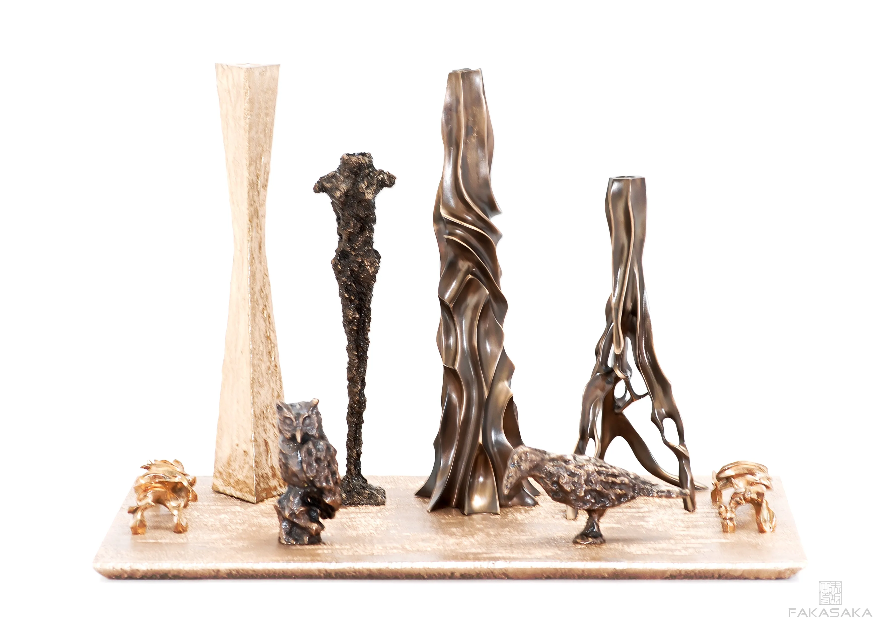 HUN CANDLE HOLDER<br><br>BLACKBROWN BRONZE