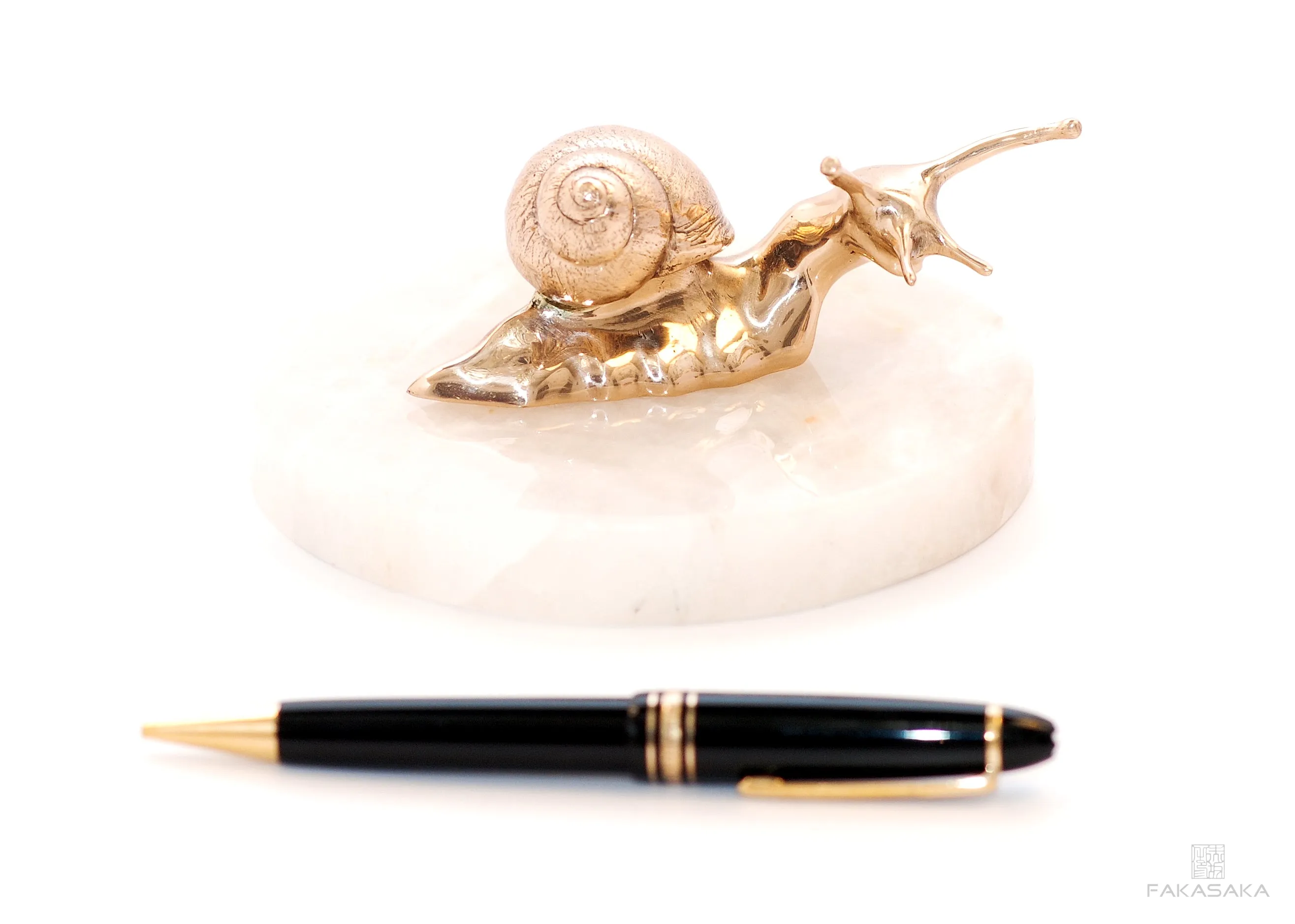 L' ESCARGOT DROITE<br><br>SCULPTURE / PAPER WEIGHT<br><br>POLISHED BRONZE<br>ONYX BASE