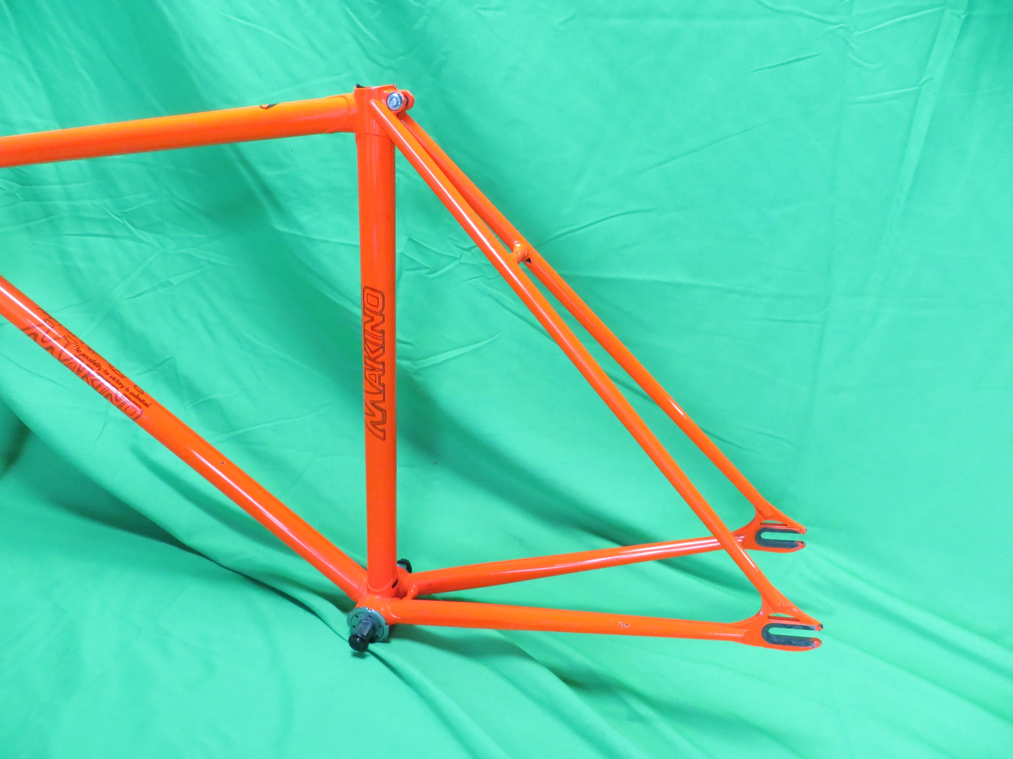 Makino // Neon Orange // 49.5cm