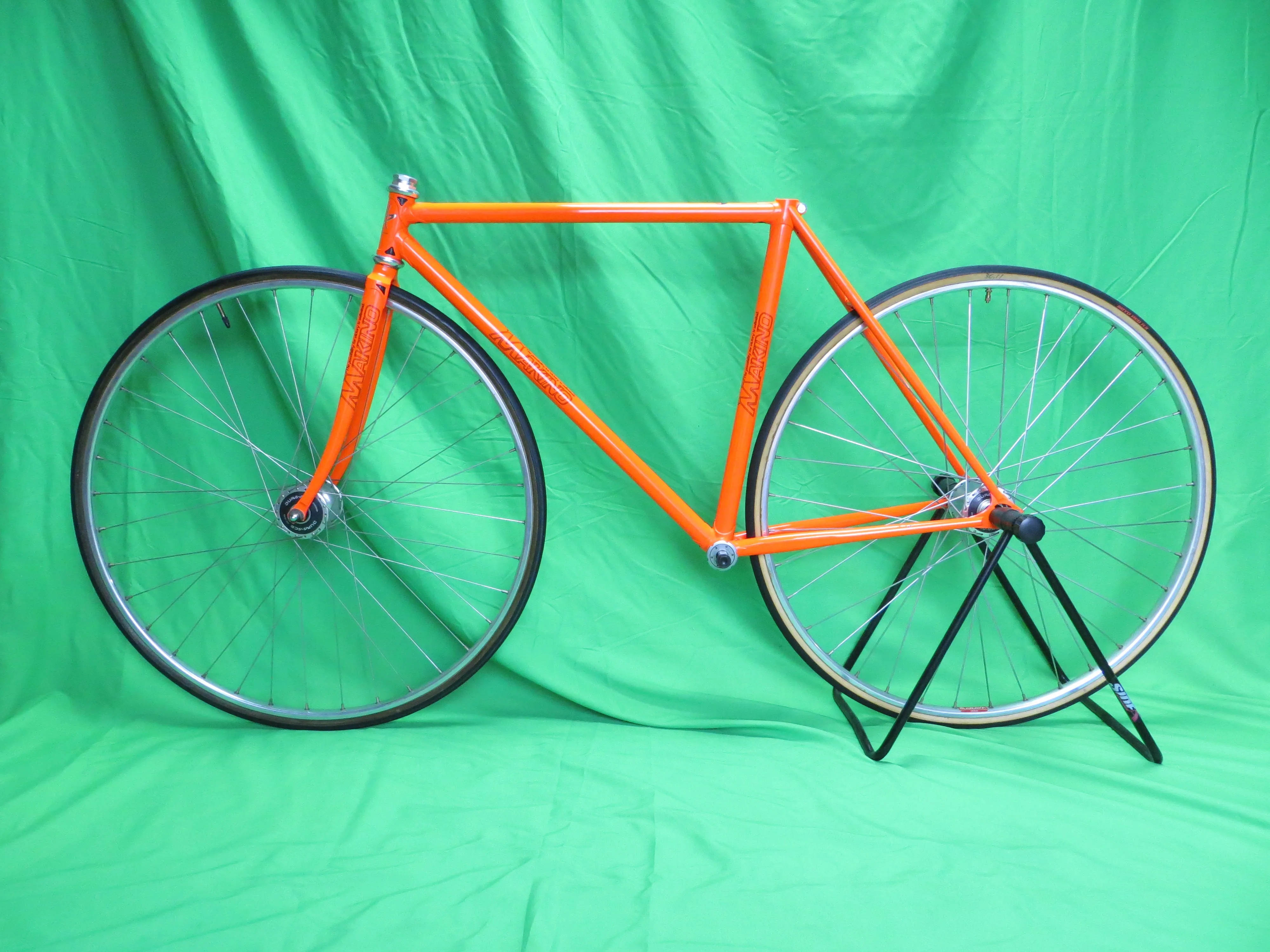 Makino // Neon Orange // 49.5cm