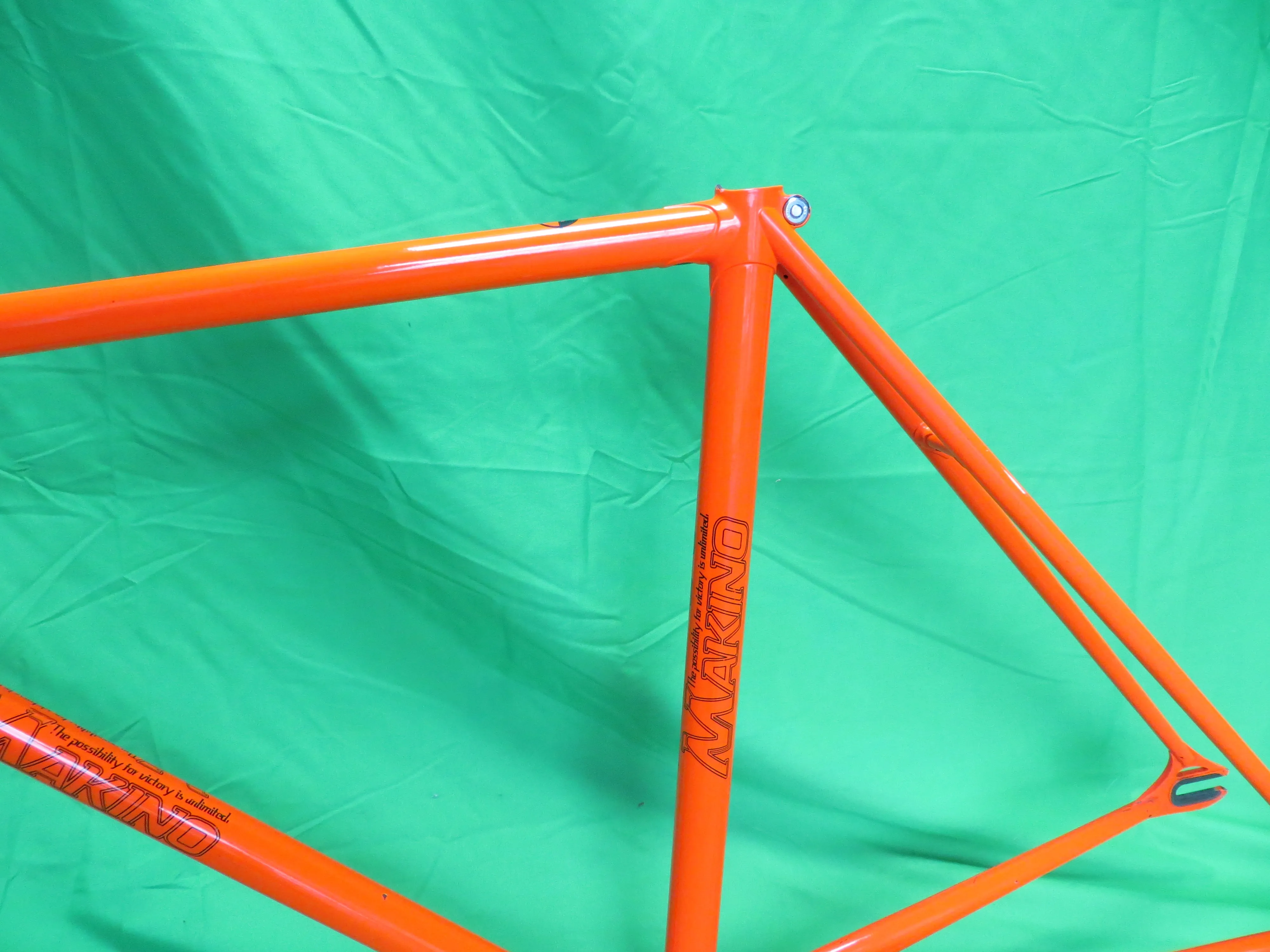 Makino // Neon Orange // 49.5cm