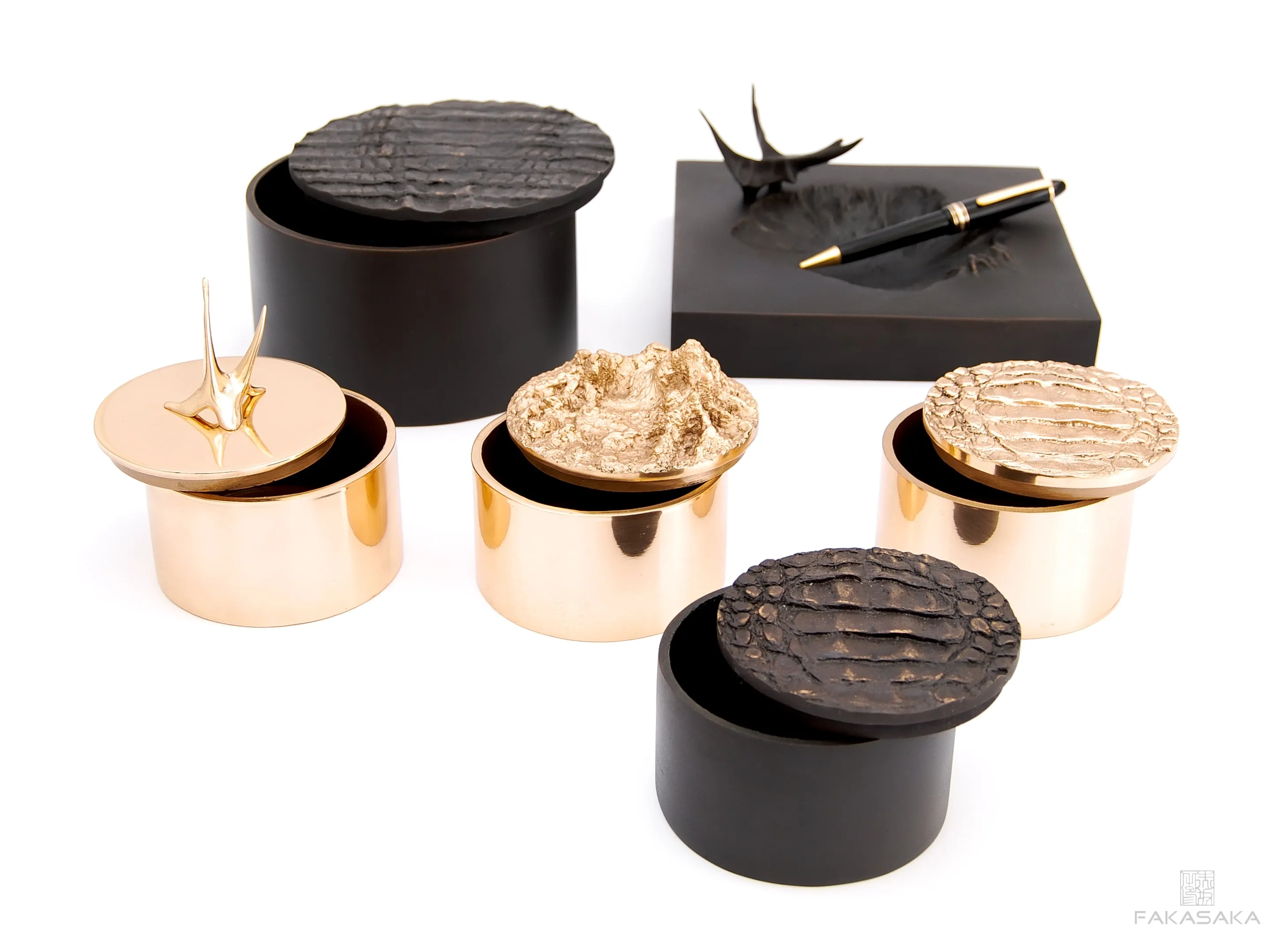 MARK<br><br>SMALL BOX / ASHTRAY<br><br>BLACKBROWN BRONZE
