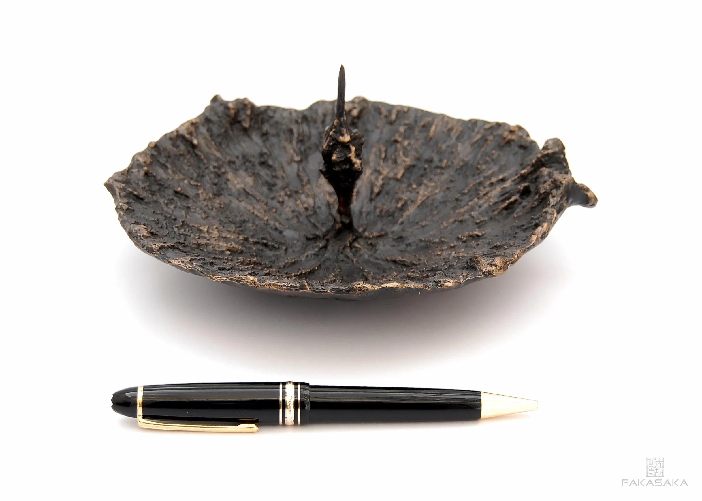 TOMW<br><br>BOWL / ASHTRAY / CENTERPIECE / CANDLESTICK / CARD HOLDER<br><br>BLACKBROWN BRONZE