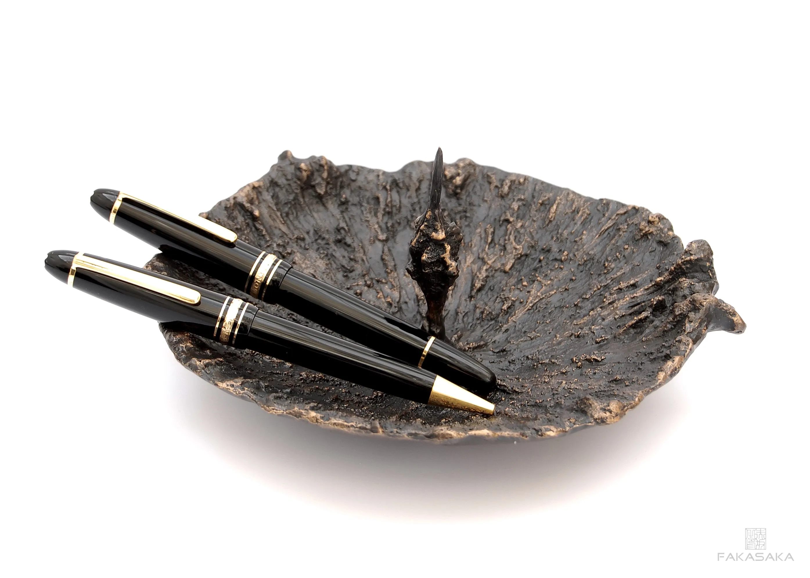TOMW<br><br>BOWL / ASHTRAY / CENTERPIECE / CANDLESTICK / CARD HOLDER<br><br>BLACKBROWN BRONZE