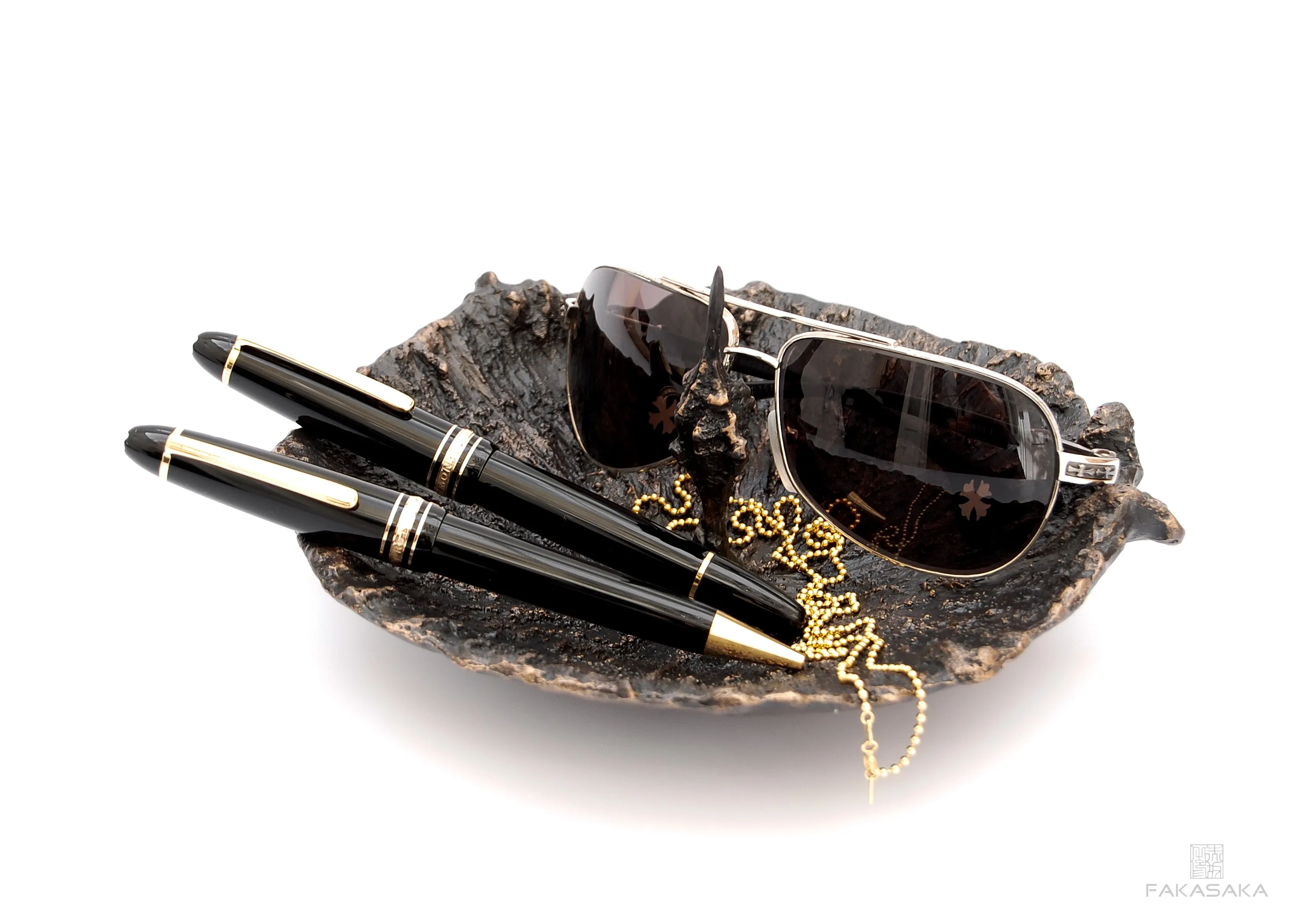 TOMW<br><br>BOWL / ASHTRAY / CENTERPIECE / CANDLESTICK / CARD HOLDER<br><br>BLACKBROWN BRONZE