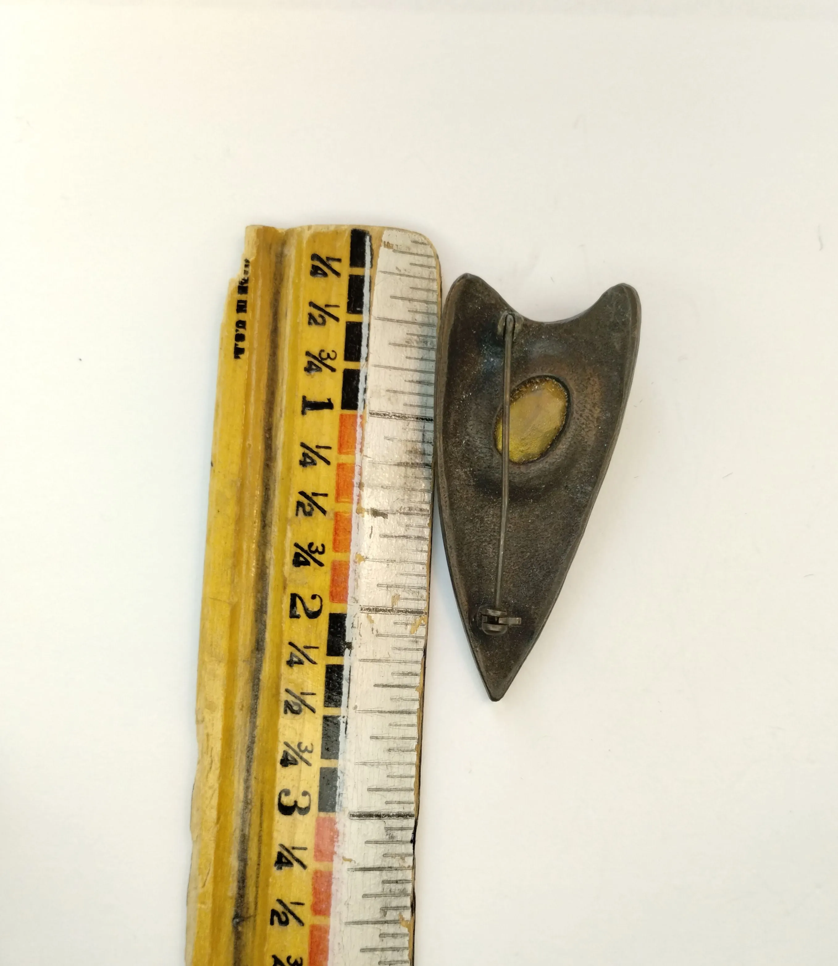 Vintage Brass Bronze Tone Metal Red Faceted Rhinestone Modern Brooch Pin